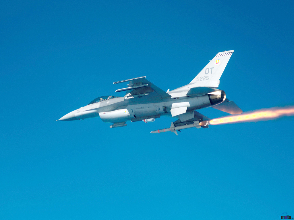 370.jpg - EGLIN AIR FORCE BASE, Fla.  --  Capt. Thomas Seymour, an F-16C Fighting Falcon pilot assigned to the 86th Fighter Weapons Squadron here, fires an AGM-88 high-speed antiradiation missile at a target during a March 24 test mission. The HARM is an air-to-surface missile designed to seek and destroy enemy radar-equipped air defense systems. The F-16 is the only aircraft in the Air Force capable of using the HARM.  (U. S. Air Force photo by Tech. Sgt. Michael Ammons)